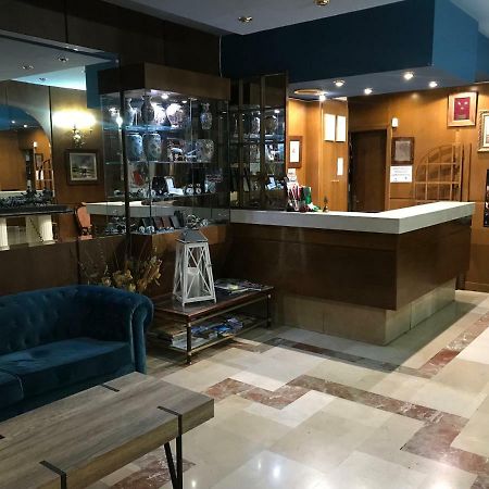 Hotel Reina Victoria Hellín Extérieur photo