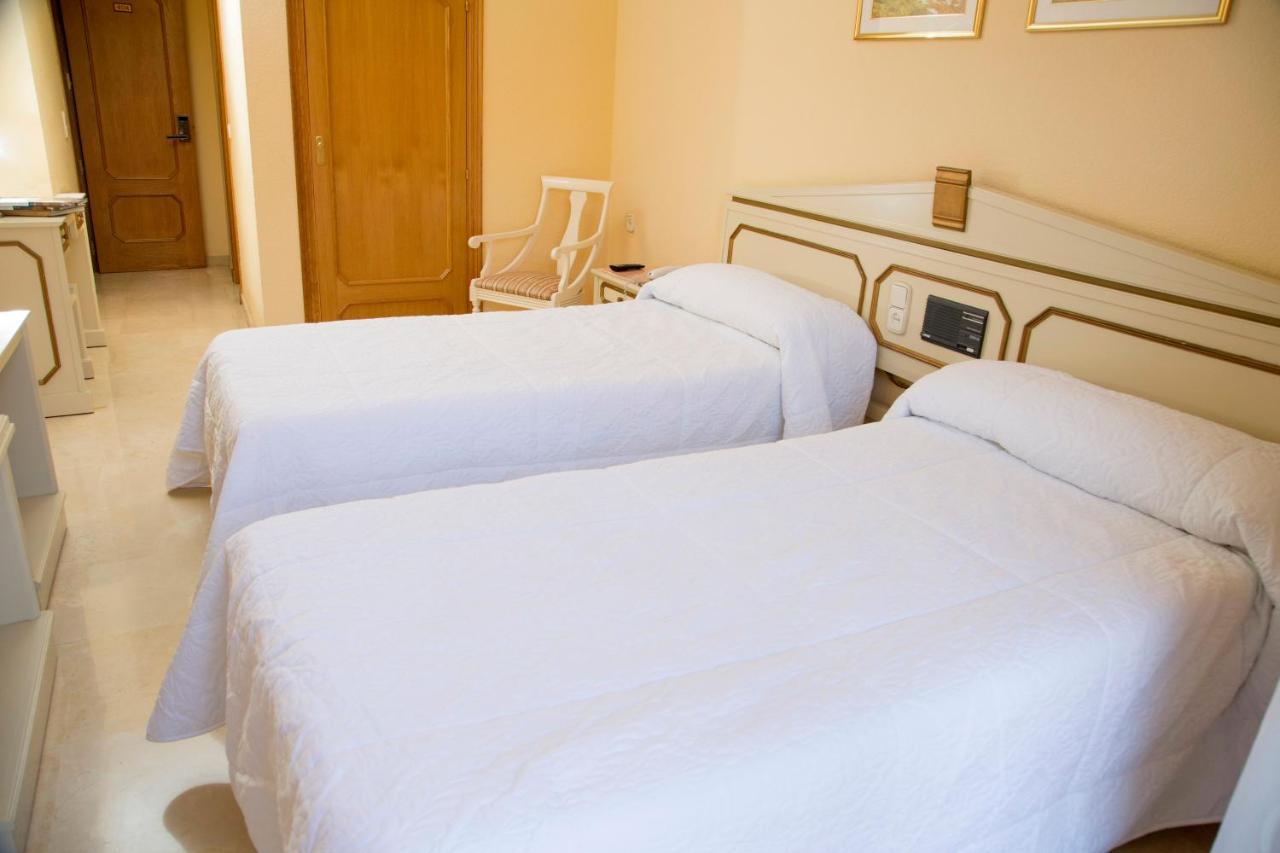 Hotel Reina Victoria Hellín Extérieur photo