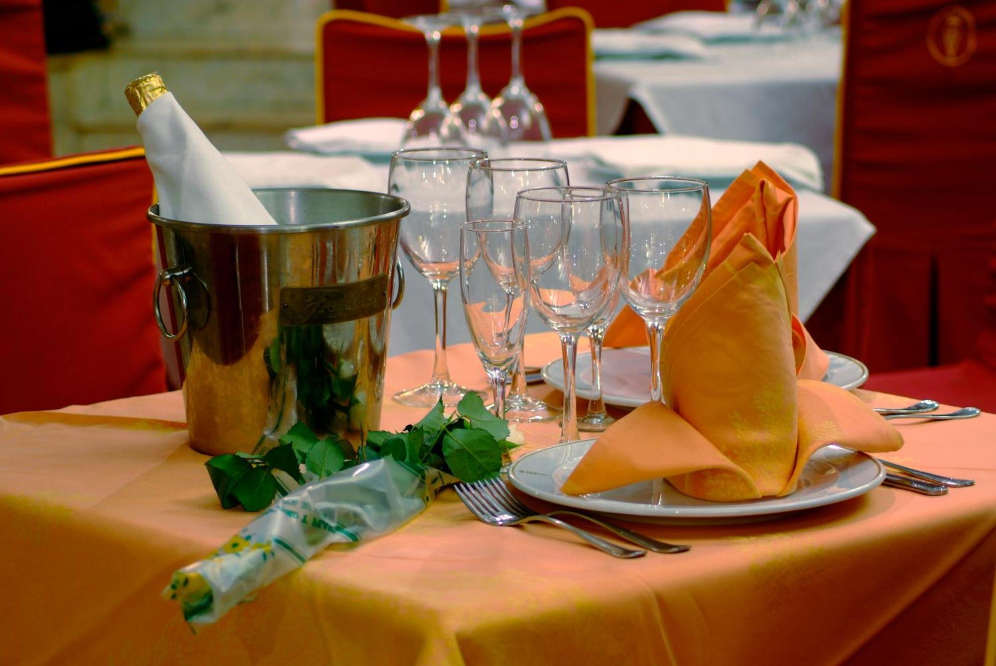 Hotel Reina Victoria Hellín Extérieur photo