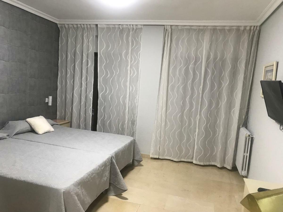 Hotel Reina Victoria Hellín Extérieur photo
