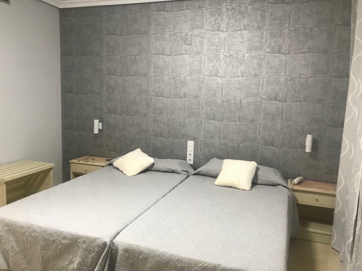 Hotel Reina Victoria Hellín Extérieur photo